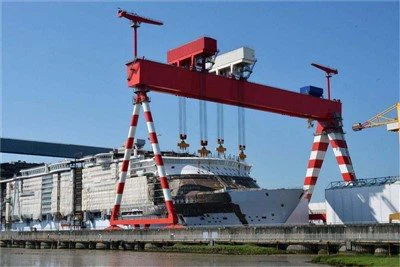 Suwnice bramowe do przemysłu stoczniowego